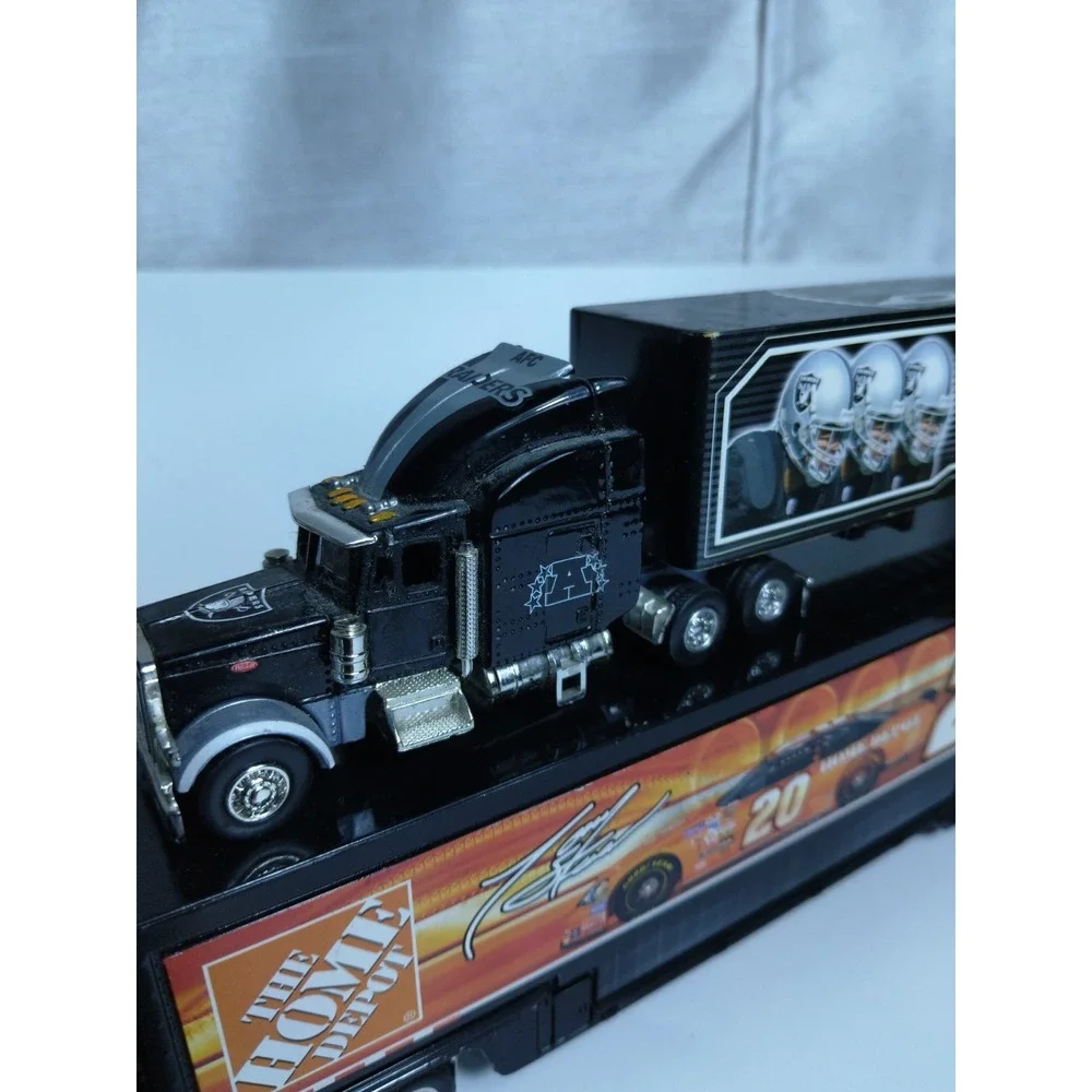 Scale Die Cast Limited Edition Set Of 2‎ Tractors TrailersJoe Gibbs Racing & NFL